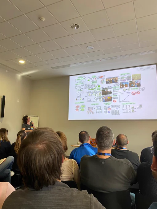 Rachel Dubois showing the 10 years old poster from kniberg