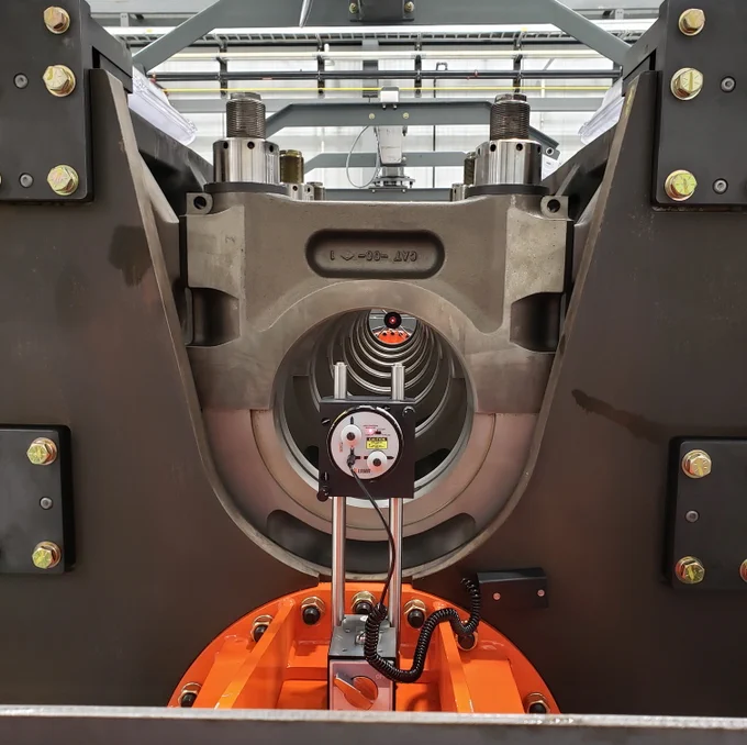 Hamar Laser L-706 Engine Block Bore Laser Alignment in CAT 3600 Engine