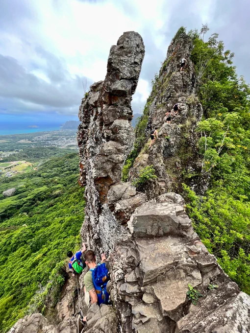 Lamont postdocs traversing a volcanic dike on the Olomana Trail in Oahu after attending a GeoPRISMS workshop. March 2022. Credit: Brandon Shuck