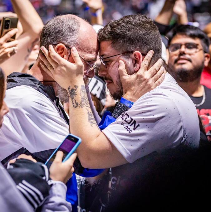 Kscerato celebrating with his father after going 2-0 at IEM CSGO Major