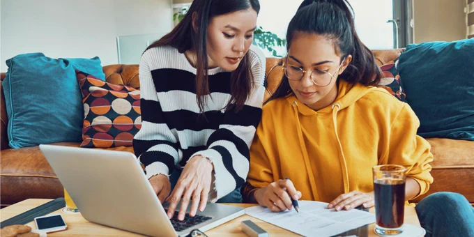 The exam season is nearly here and it’s a nervy dash to the finish line. While preparing for final tests, the majority of college students get a lot of advice about best practices, but it’s also important to know what traps to avoid. Although they often intend well, many of the ambitious minds commit critical mistakes and therefore suffer in the long run. Make sure you are getting the most out of studying before your exams by avoiding these 5 silly mistakes.