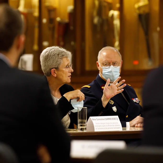 Geneviève Darrieussecq échange avec les dirigeants et le personnel du CERAH à Woippy.
