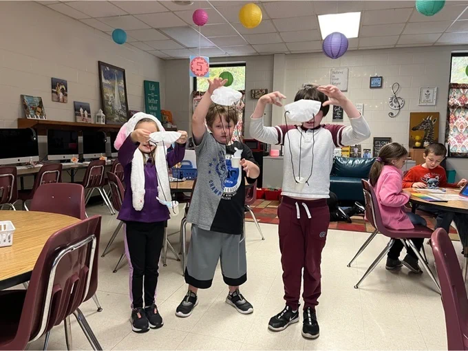 Students are ready to drop their alien  