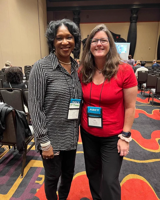 Beth Oyarzun and Karen Ingram presenting at AECT