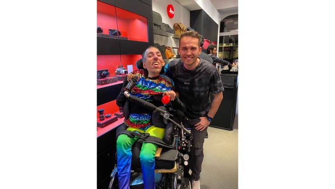 IMAGE DESCRIPTION 4: Closeup portrait photo of Sulaiman and Will in Leica Store Mayfair. Both are smiling and are joyful.
•
DESCRIPTIONS END.