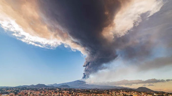 Volcanic plume generated by the 23rd February 2013 Mount Etna (Italy) eruption. credit: Salvatore Allegra/AP