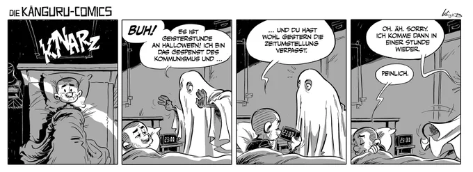 Marc-Uwe im Bett, aufgeschreckt von einem Knarz-Geräusch. Ein Lichtstrahl fällt durch die geöffnete Tür. Der Wecker zeigt 23:00Uhr. Das Känguru tritt ans Bett mit einem übergestülpten Bettlaken und macht „Buh! Es ist Geisterstunde an Halloween! Ich bin das Gespenst des Kommunismus und…“ Marc-Uwe beendet völlig gelangweilt den Satz: „...Und du hast wohl gestern die Zeitumstellung verpasst.“ Das Känguru hüpft aus dem Bild: „Oh. Äh. Sorry. Ich komme dann in einer Stunde wieder.“ Marc-Uwe dreht sich genervt auf die Seite: „Peinlich.“