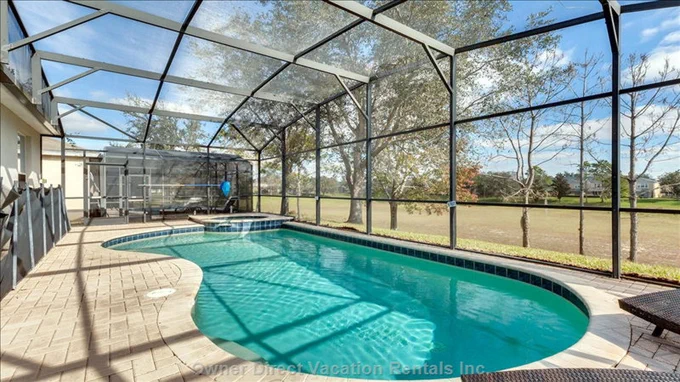 Private pool and SPA in screened lanai, with child Safety Fence. Green View without rear neighborhood. Windsor Hills resort offers a lagoon style pool with a large water-slide, hot tub, air conditioned/heated game room, fitness center, movie theater, convenience shop, basketball courts, sand volleyball court, 3 themed playgrounds, putting green and tennis courts. It also offers discount tickets to theme parks and a shuttle service. ID 246624 OwnerDirect.com