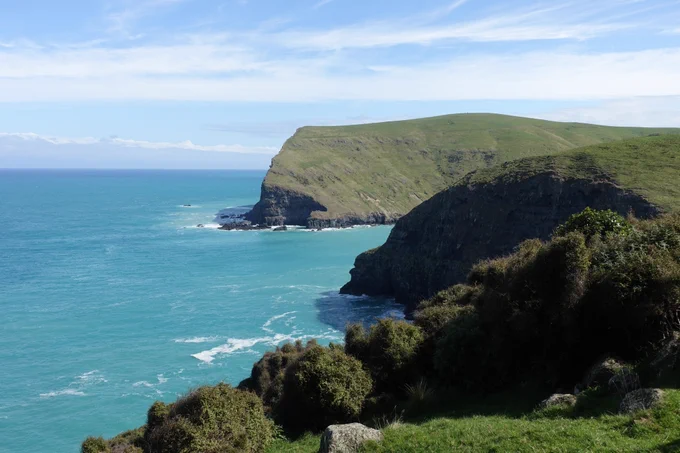 Akaroa Head: spit of land jutting out surrounded by blue water