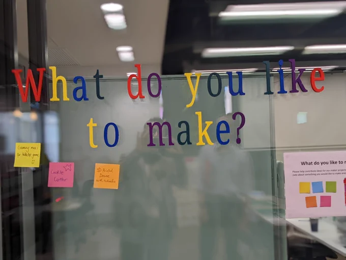 Sign saying "What do you like to make"? 