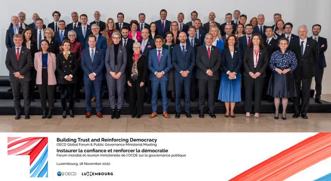 Groepsfoto van alle deelnemers aan de conferentie