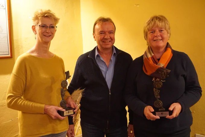 Congratulations to Gabriele Uenzelmann-Neben (left) @awi_media and @ullarohl @marum_de on receiving the #ECORD award from Gilbert c
Camoin for their outstanding input and commitment for #scientificoceandrilling and #IODP over the years 