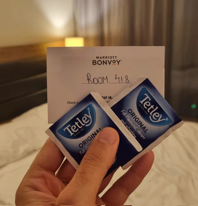 Room 418. tea sachets 