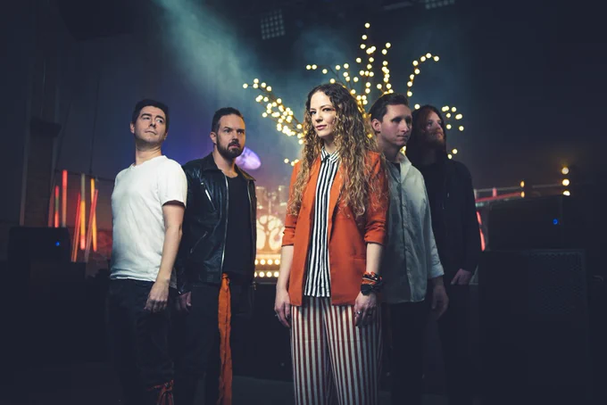 https://www.rockeramagazine.com/lovers-in-the-streets-by-secret-treehouse/
