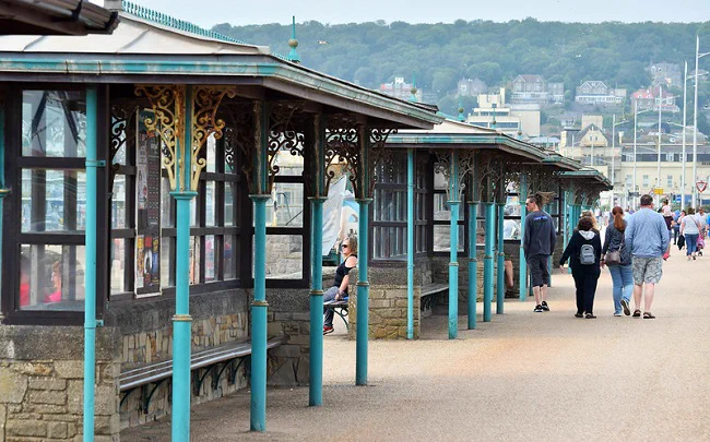 View of promenade at Weston-super-Mare. Photo by Mark from Flickr under CC licence Attribution 2.0 Generic https://www.flickr.com/photos/61798879@N00/5158837587