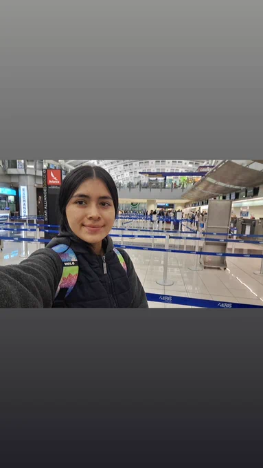 Reina nos envió algunas fotografías de sus escalas en aeropuertos en su travesía hacia Egipto. Ella tiene 22 años y es estudiante de diseño gráfico