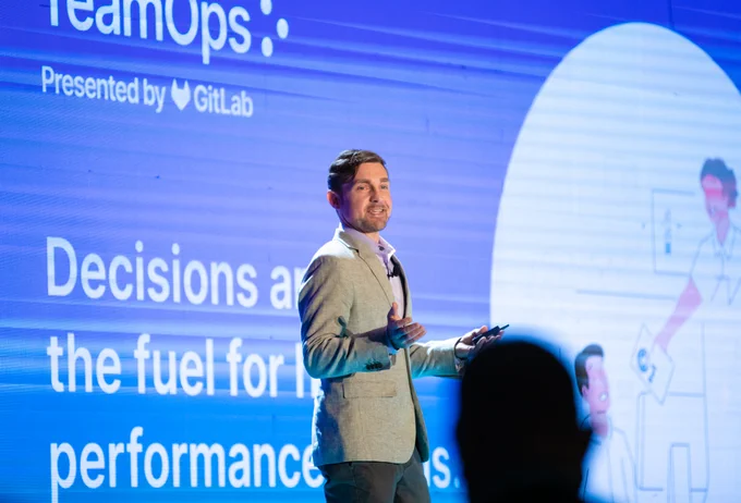 Darren Murph speaking on GitLab TeamOps at WorkSpaces 2022 in California