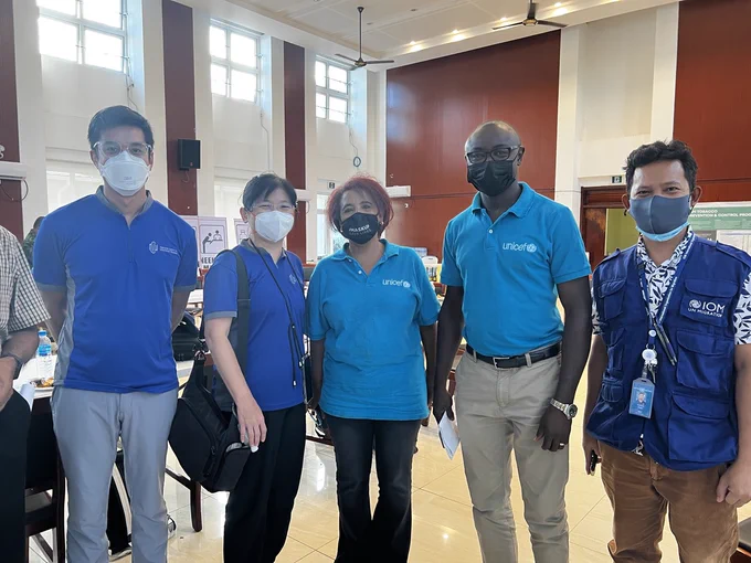 GOARN experts Darius Beh and Margaret Soon of the National Centre for Infectious Diseases, Singapore, with representatives from WHO and UNICEF in Chuuk State, Federated States of Micronesia  