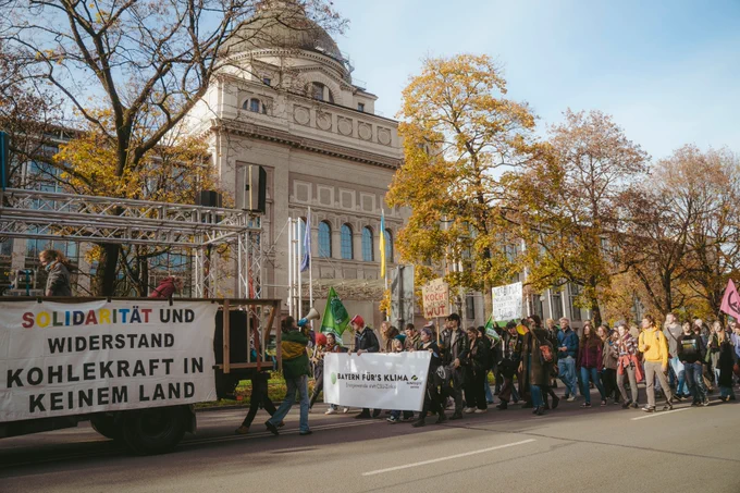 Demozug vor der Staatskanzlei: Bayern Fürs Klima: Energiewende statt CSU-Zirkus
