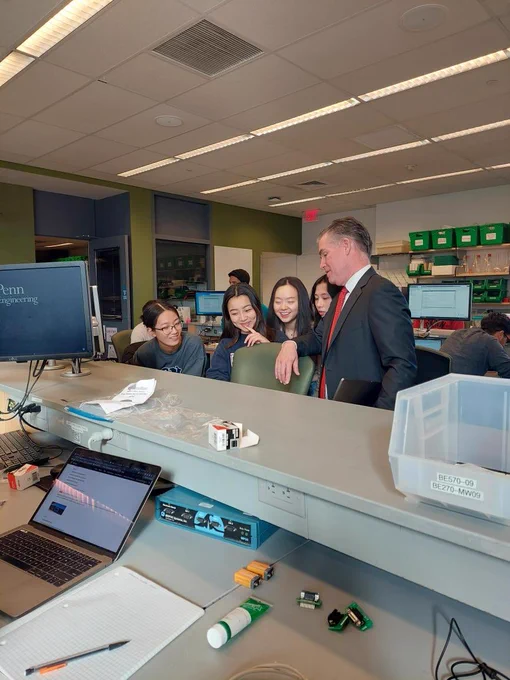 Senior Associate Dean Dave Meaney chats with BE students.