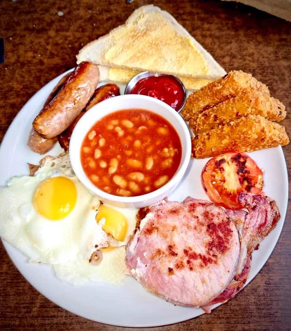 Octopus Lounge full cooked breakfast, including sausage, toast, hash browns, tomato, bacon, fried egg and beans. 
