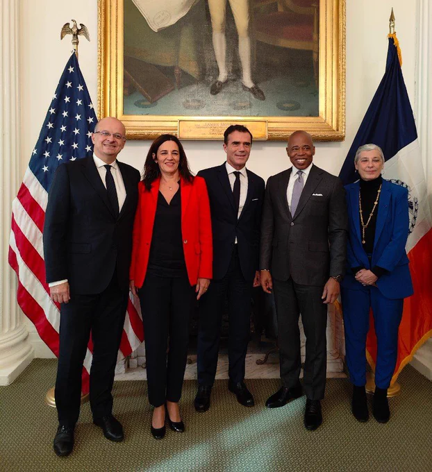 Déclaration de la délégation de quatre parlementaires européens du Parti Démocrate européen (PDE) après une réunion tenue aujourd'hui avec le maire de New York Eric Adams. Date: 14 novembre 2022

Image (gauche à droite) : 
Christophe Grudler, Laurence Farrenge, Sandro Gozi, le Maire NYC Eric Adams, et Sylvie Brunet.