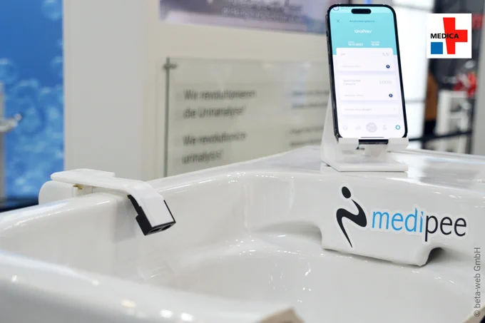 You can see a sink and a smartphone displaying the analysis results.