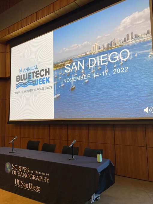 Projector screen with ‘San Diego’ text