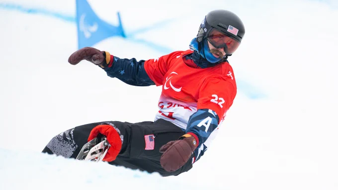 noah elliott competes in banked slalom in beijing