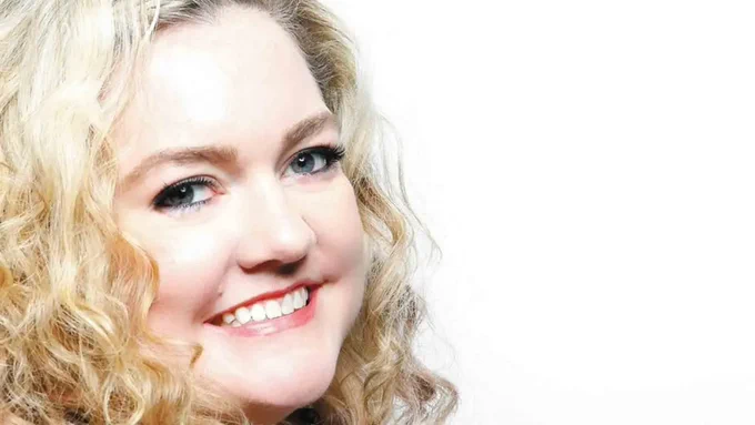 Photo of Colleen Hoover smiling at the camera.