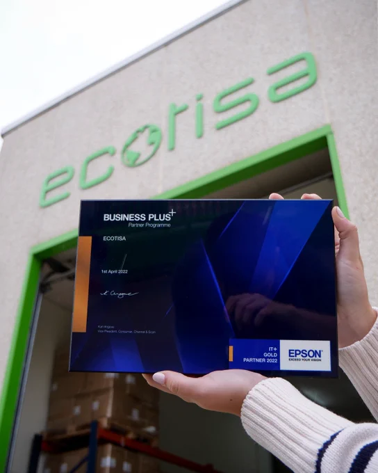 Foto ecotisa tinta recibiendo premio epson partner oro 
