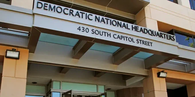 L'agenda de la délégation à Washington vise à élargir les discussions avec ses homologues démocrates américains et à trouver des moyens de travailler plus étroitement sur des questions communes. Il s'agit notamment de combattre le populisme en réformant la société et en défendant la démocratie et l'État de droit. La réglementation des services numériques, la création d'emplois et les questions sociales étaient également à l'ordre du jour, ainsi que les questions touchant à la culture et aux jeunes.

Le Secrétaire général du PDE, Sandro Gozi, qui conduit la délégation du PDE, a déclaré : " Rendre visite aux législateurs nous donne de meilleures chances de relever les défis urgents auxquels les Européens et les Américains sont tous confrontés. Les préoccupations en matière de sécurité sont en tête de liste dans des domaines comme l'énergie, le changement climatique, les perturbations numériques et le populisme. "