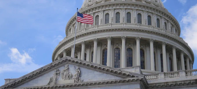 'agenda de la délégation à Washington vise à élargir les discussions avec ses homologues démocrates américains et à trouver des moyens de travailler plus étroitement sur des questions communes. Il s'agit notamment de combattre le populisme en réformant la société et en défendant la démocratie et l'État de droit. La réglementation des services numériques, la création d'emplois et les questions sociales étaient également à l'ordre du jour, ainsi que les questions touchant à la culture et aux jeunes.

Le Secrétaire général du PDE, Sandro Gozi, qui conduit la délégation du PDE, a déclaré : " Rendre visite aux législateurs nous donne de meilleures chances de relever les défis urgents auxquels les Européens et les Américains sont tous confrontés. Les préoccupations en matière de sécurité sont en tête de liste dans des domaines comme l'énergie, le changement climatique, les perturbations numériques et le populisme..."