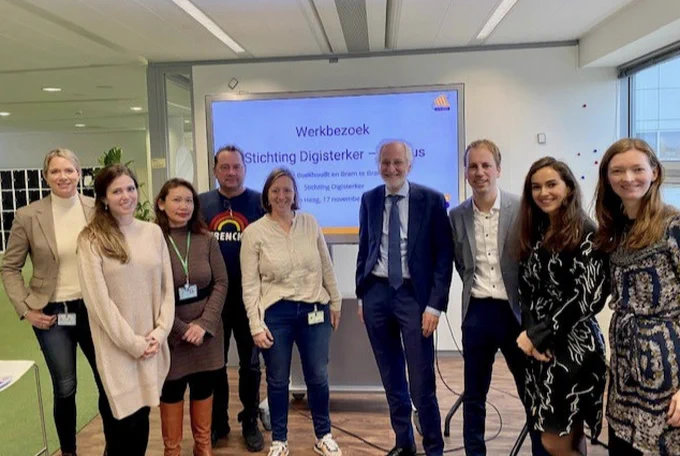Een aantal collega's van Logius met een aantal mensen van Digisterker zijn op het kantoor van Logius voor een werkbezoek.