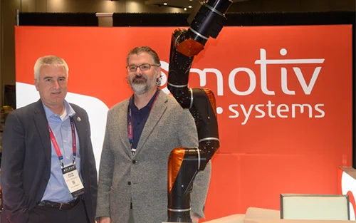 Martin Rosan, executive director of EtherCAT Technology Group, and Chris Thayer, Motiv CEO, take a photo with xLink.