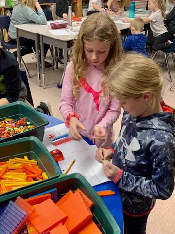 Using dice to solve a math problem in grade 3 at Mariposa Elementary School.