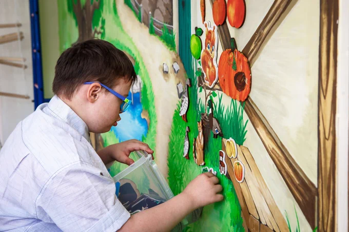 A child painting at school.