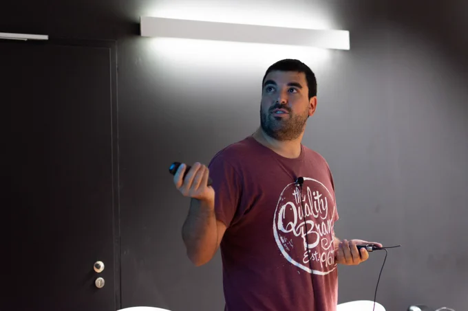 Sergio Rodríguez, predoctoral researcher at CIC energiGUNE, points at his presentation during Young Researchers Day 2022 to explain his work's results.
