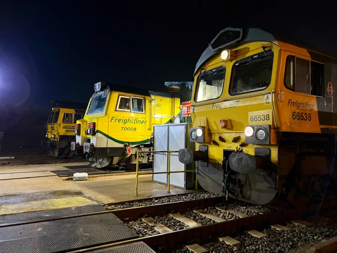 66957, 70008 and 66538 sitting pretty at Southampton Maritime. They’re lit up by the fuel point lights