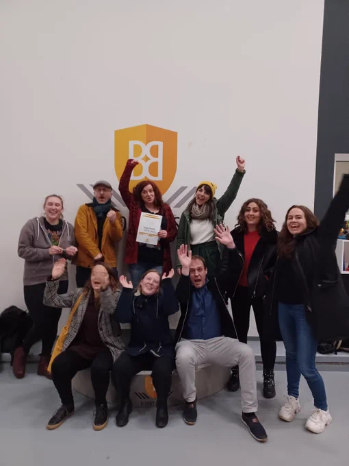 Zu sehen ist ein Gruppenfoto vom PIKSL Team.