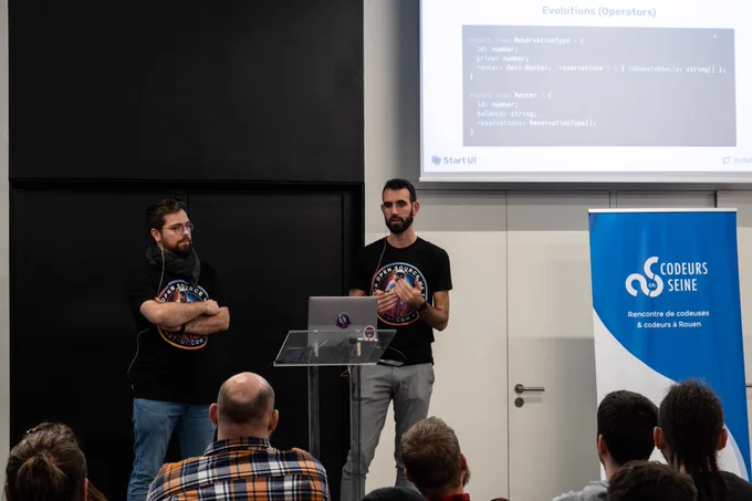 Ivan et Quentin donnant une conférence sur Start UI.