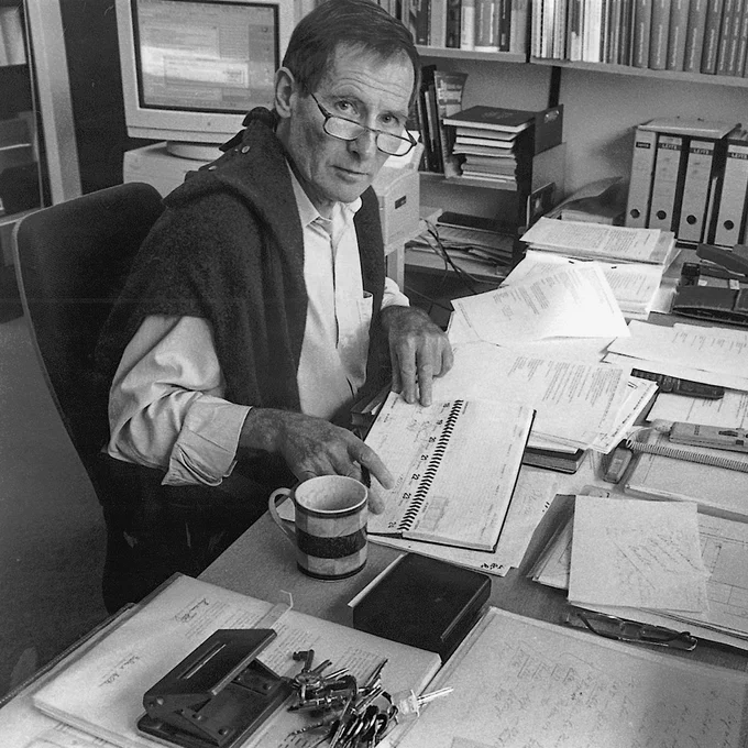 Dieter Oesterhelt in the 1990s at his desk · photo by Dieter Oesterhelt collection from his autobiography Leben mit Licht und Farbe, Berlin, 2022, 224, fig. 6.1.