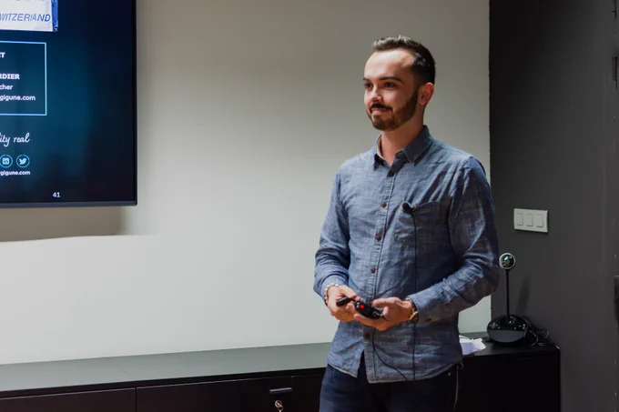 Remy Lecordier, researcher at CIC energiGUNE, pays attention to one of the questions made by the audience about his presentation on sodium-ion batteries.