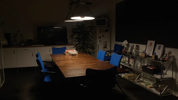 a room filled with no people. everything looks clear.