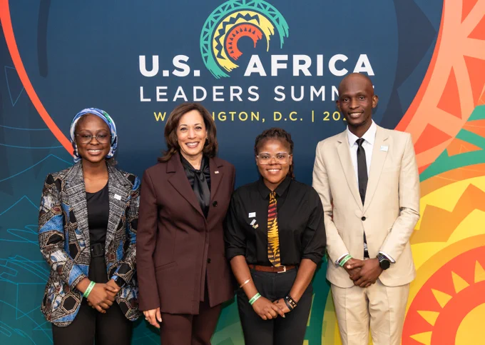 Vice President Harris stands with members of YALI (Young African Leaders Initiative) for a group photo. 