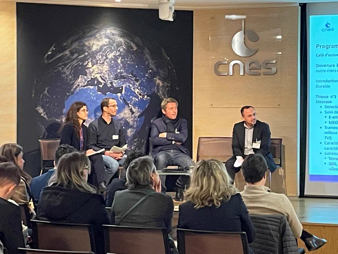 Retour sur la matinée CNES / France Ville Durable ce 13 décembre.
@NguyenPierre2
 a présenté l'offre "Solutions spatiales au service des territoires" de l' UGAP➡ https://bit.ly/3Wek56h et l'engagement de l'établissement en faveur des PME innovantes➡ https://bit.ly/3Pq3iL7.