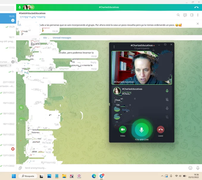 Captura de pantalla de Telegram Desktop. Se puede ver de fondo la conversación de un grupo, aunque está borrada y delante el vídeo del streaming, en el que se me ve a mí.