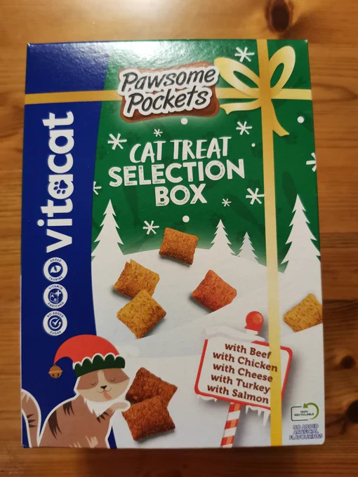 Vitacat Pawsome Pockets cat treat selection box. 