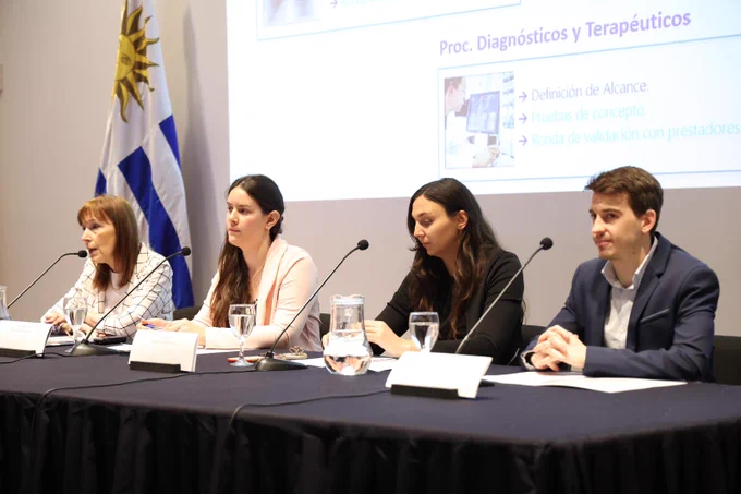 Integrantes del equipo de Salud.uy en el panel sobre la Plataforma HCEN
