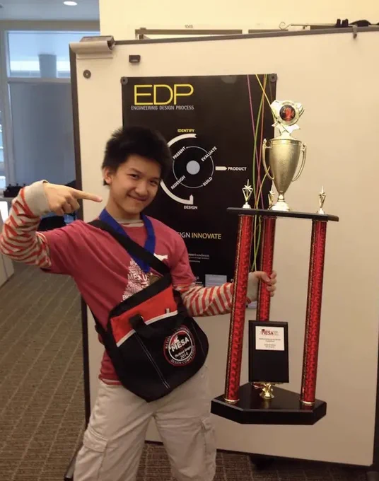 Thien Nguyen poses with his award after Oregon MESA